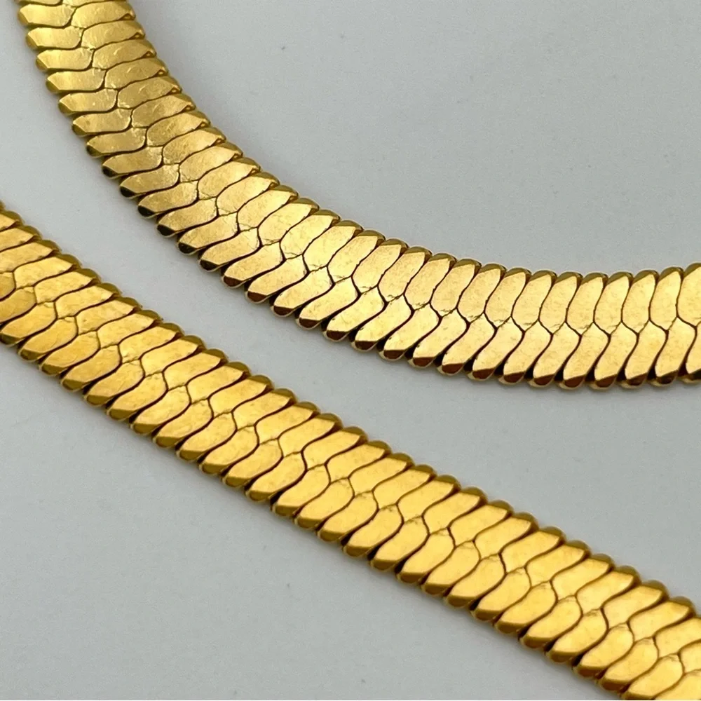 Elegant Y2K Gold Herringbone Choker Necklace 14.5- 16.5” Adjustable Chain